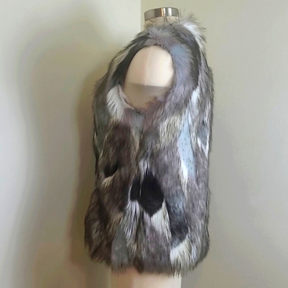 Design Lab Lord & Taylor Faux Fur Vest Size Small Petite - Picture 3 of 11